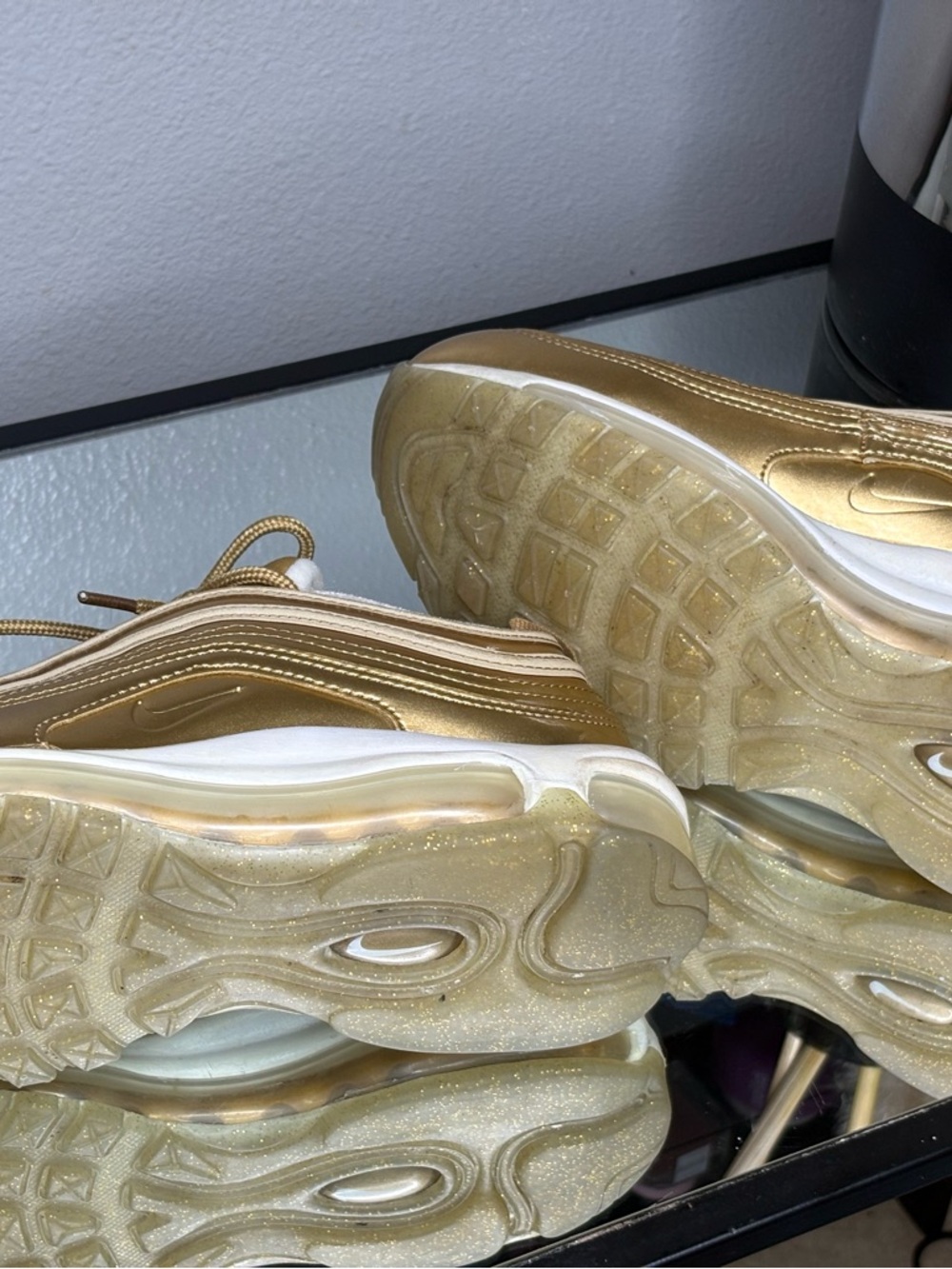 NIKE-Gold AirMax - Picture 5 of 8